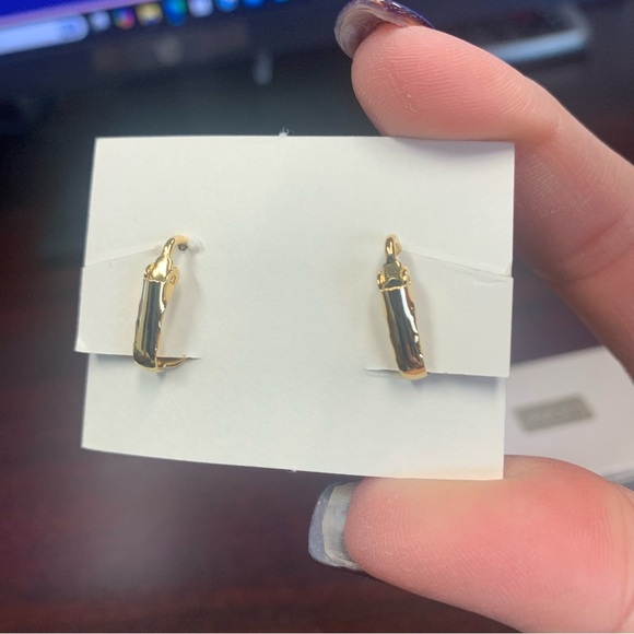 Avon “Pretty Peacocks”  Goldtone clip Earrings with blue stone Accents NIB 1991 - Picture 4 of 4